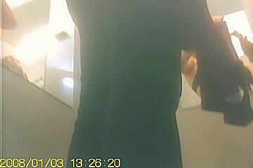 Real amateur in changing room spied in brassiere