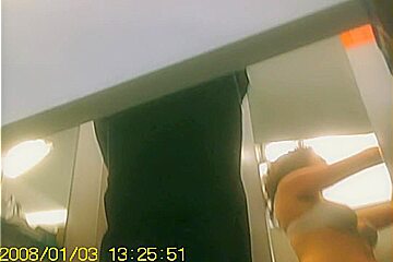 Real amateur in changing room spied in brassiere