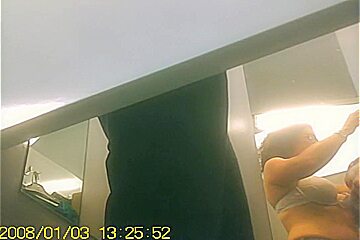 Real amateur in changing room spied in brassiere
