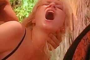 Rocco Siffredi se fait lecher l'anus miam miam