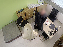 Rubia Tetona In Sur Blanche Se Entrega Al Agente De Credito