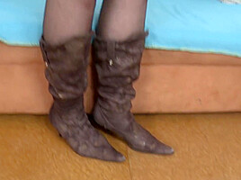 Ryanne - Horny Housewife Doing Her Toyboy