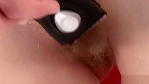 Saucy Rachel Loves Shaving Her Muff