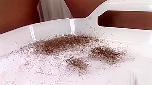 Saucy Rachel Loves Shaving Her Muff