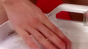 Saucy Rachel Loves Shaving Her Muff