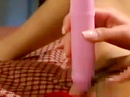 Seductive gal gives a magic BJ