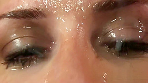 Sexy babe gets sperm load on her face gulping all the semen