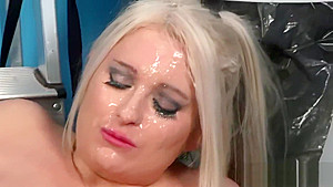 Sexy babe gets sperm load on her face gulping all the semen