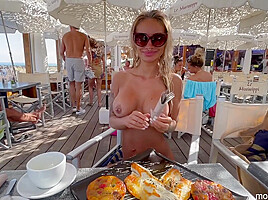 Shameless Monika Fox Came Naked To A Restaurant And Dined There In Public - Monikafox