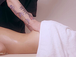 Sia Siberia In Gorgeous Model Getting A Massage And Then Fucked On The Massage Table