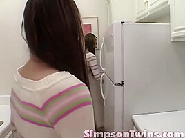 Simpson Fake twins in kitchen and Fingering