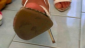 Solo shoes play with ebony slut in bathroom by Foot Girls