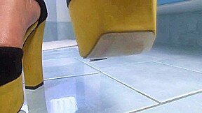 Solo shoes play with ebony slut in bathroom by Foot Girls