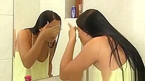 Solo teen 18+ Rubbing Pussy