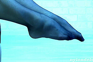 Spandex Nylon Feet Show Handsfree Cum