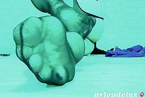 Spandex Nylon Feet Show Handsfree Cum