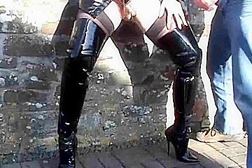 Street Floozy in Haunch Boots