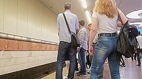 Stunning ass in jeans ( 2)