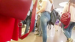 Stunning ass in jeans ( 2)
