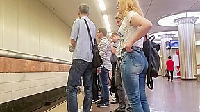 Stunning ass in jeans ( 2)