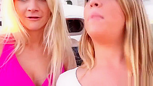 Stunning lesbian babe eats pussy