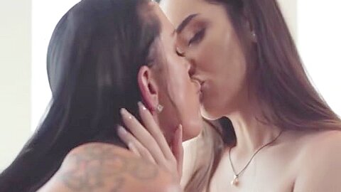 Texas Patti And Aria Lee - Spreads Her Legs And Let Babe Lick