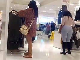 Thick Light Skin Showing All That Ass In The Mall