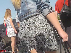 Thong looks attractive in the upskirt free video
