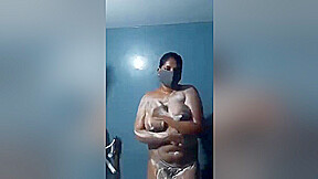 Today Exclusive- Mallu Bhabhi Bathing Private Show