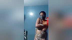 Today Exclusive- Mallu Bhabhi Bathing Private Show