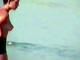 Topless beach girls i