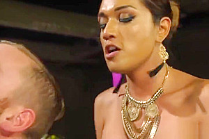 Tranny goddess gets feet worshipped