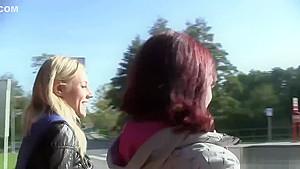 Two hot girls like to masturbate together