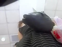 UPSKIRT NALGONA CAMINANDO (TIENDA)