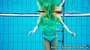 UnderwaterShow Video: Mohnatka