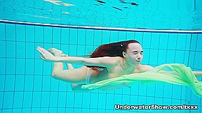 UnderwaterShow Video: Mohnatka