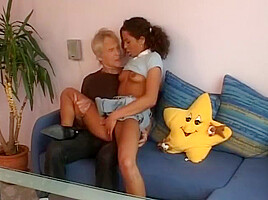 Vieux pervers tire une black