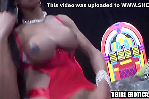 White Dude Gets Fucked By Ts Bbc While Moaning In A Joy - Leona X