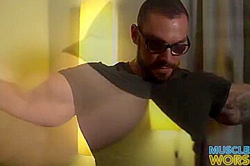 Worship My Massive Biceps