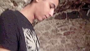 Young accepts to fuck a gay in a discreet place in Paris - CrunchBoy