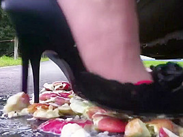 apple crushing