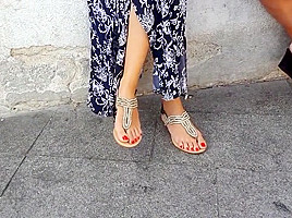 candid college girl perfect long feets hot red toes
