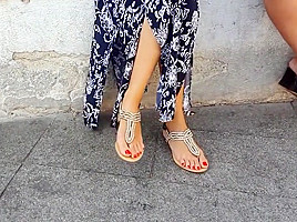 candid college girl perfect long feets hot red toes