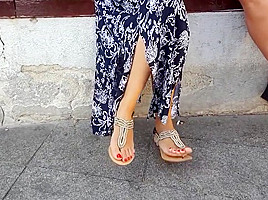 candid college girl perfect long feets hot red toes