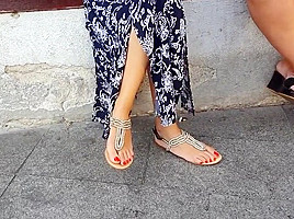 candid college girl perfect long feets hot red toes