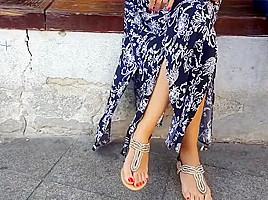 candid college girl perfect long feets hot red toes
