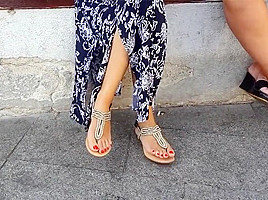 candid college girl perfect long feets hot red toes