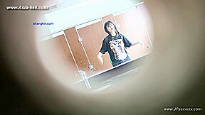 chinese girls go to toilet 300