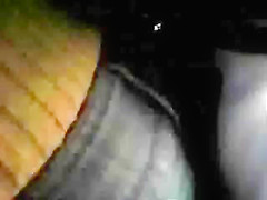 encoxando a una bellisima mujer rubia