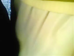 encoxando a una bellisima mujer rubia